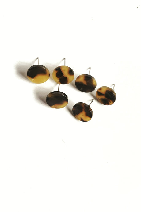 Acrylic stud tops in tortoiseshell (circles)