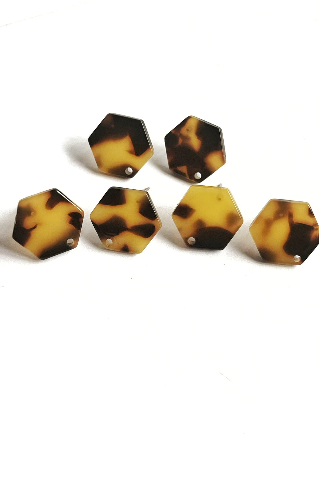 Acrylic stud tops in tortoiseshell (hexagon)